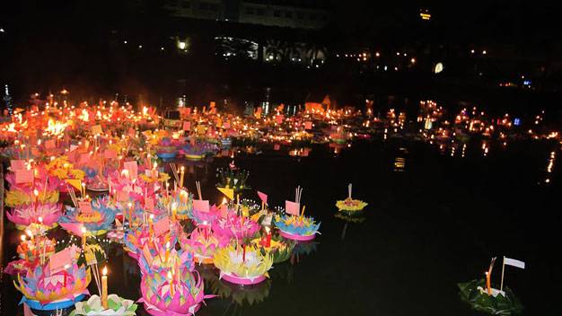Soi dong voi le hoi Loy Krathong, thai lan